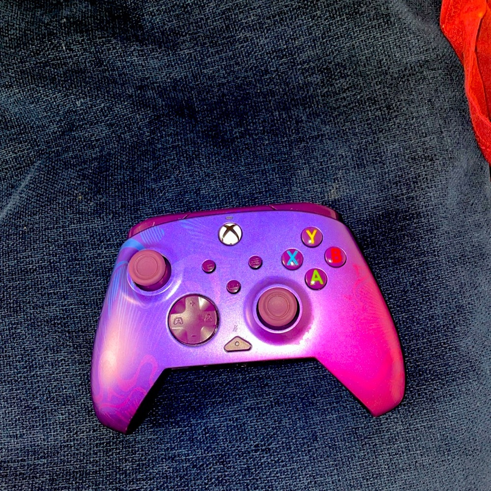 Xbox controller connects with anything